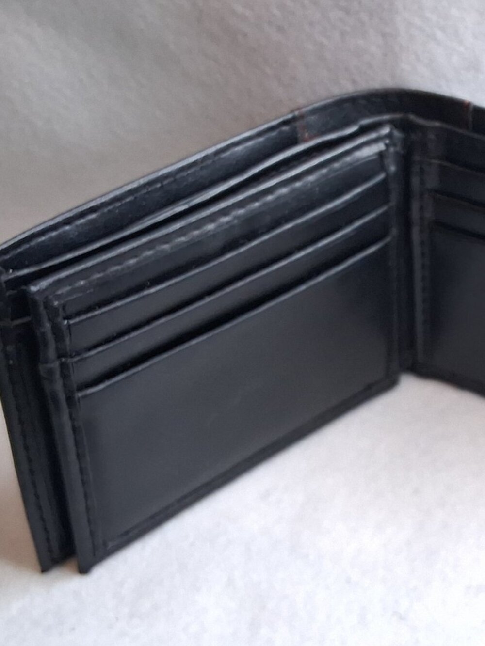 GUESS Men’s Black Saffiano Passcase Bifold Wallet Red Stitching Accent - Picture 9 of 10